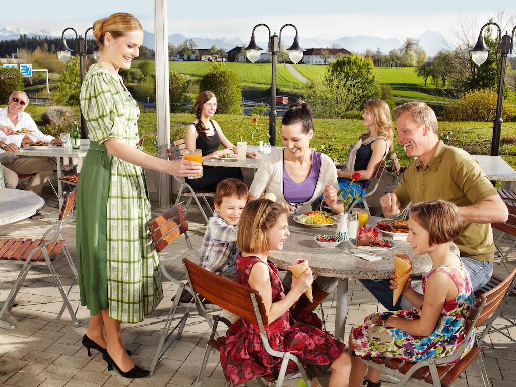 Landzeit Restaurant Voralpenkreuz Hotel Sattledt Luaran gambar