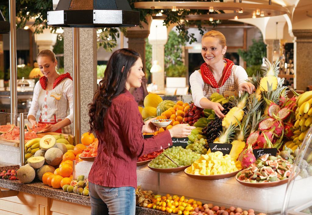 Landzeit Restaurant Voralpenkreuz Hotel Sattledt Luaran gambar